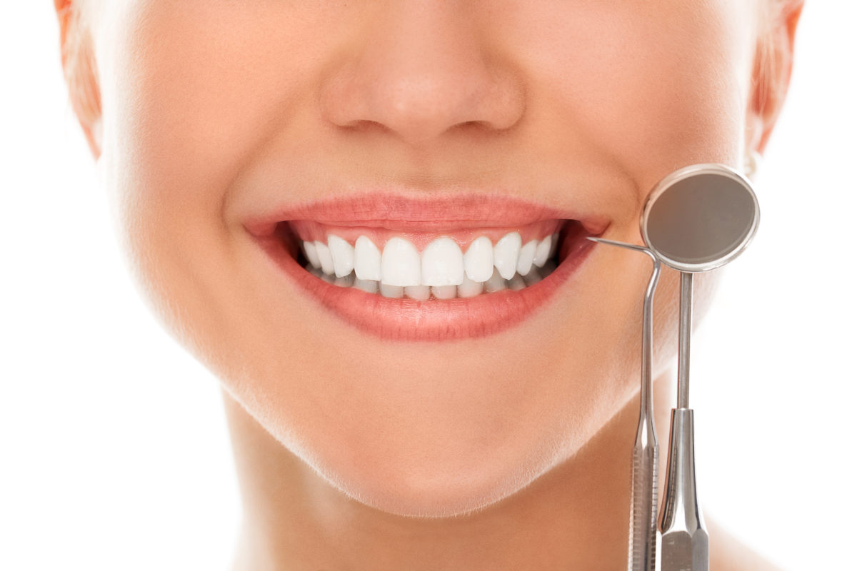 at-a-dentist-with-a-smile-1200x800.jpg